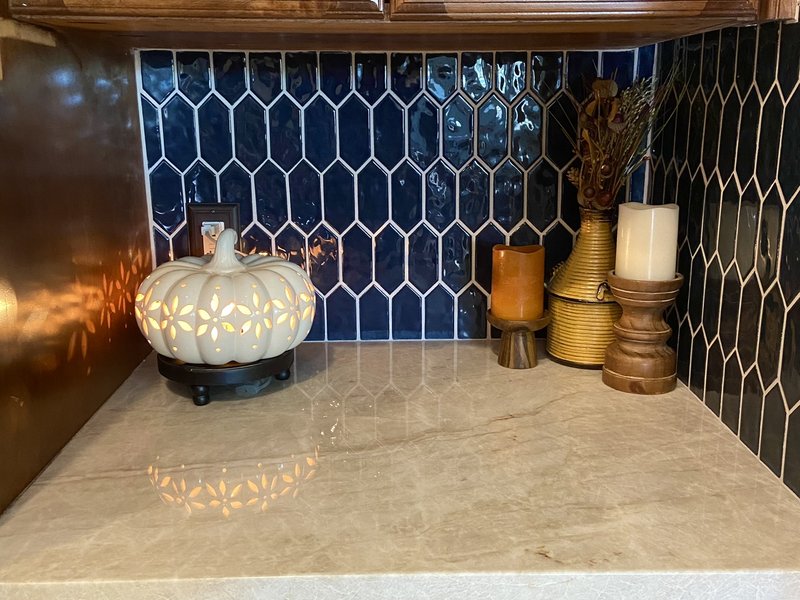 Picket dark blue backsplash